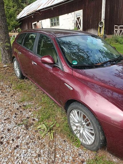 Alfa Romeo 159 2 of 15