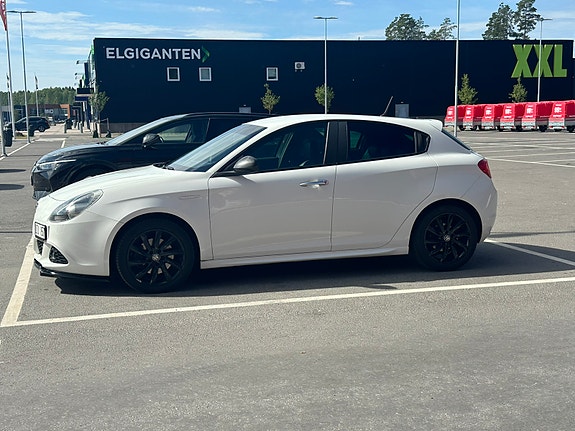 Alfa Romeo Giulietta 2 of 10