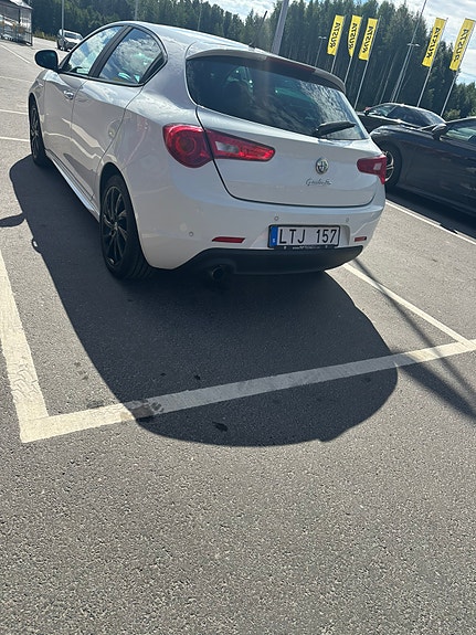 Alfa Romeo Giulietta 5 of 10