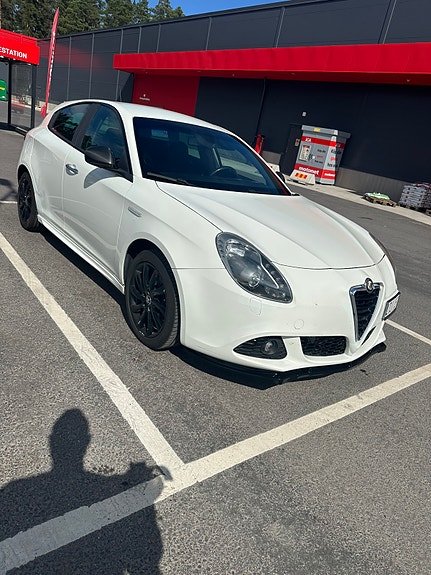 Alfa Romeo Giulietta 3 of 10