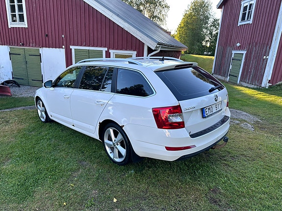 Skoda Octavia 2 of 9