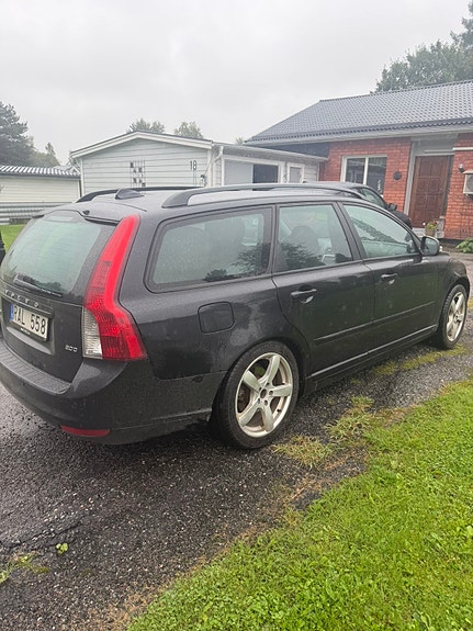 Volvo V50 3 of 9