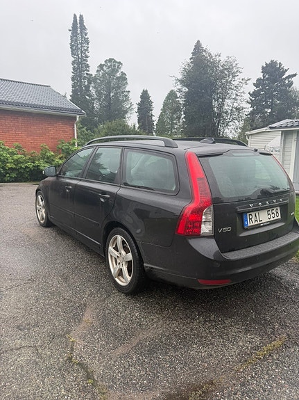 Volvo V50 2 of 9