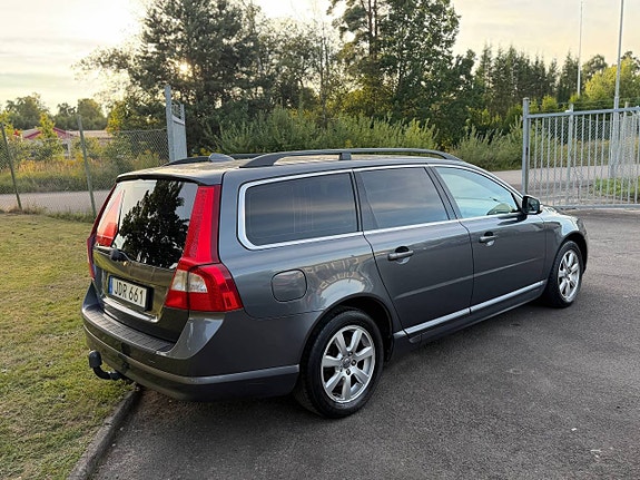 Volvo V70 3 of 10