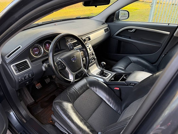 Volvo V70 8 of 10