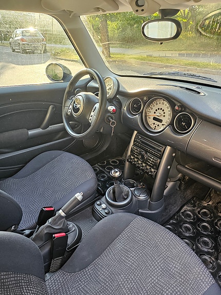 MINI Cooper 9 of 14
