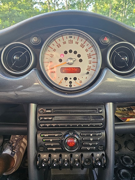 MINI Cooper 13 of 14