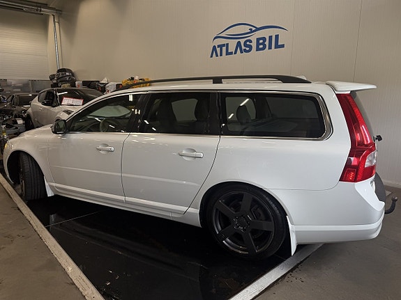 Volvo V70 3 of 22