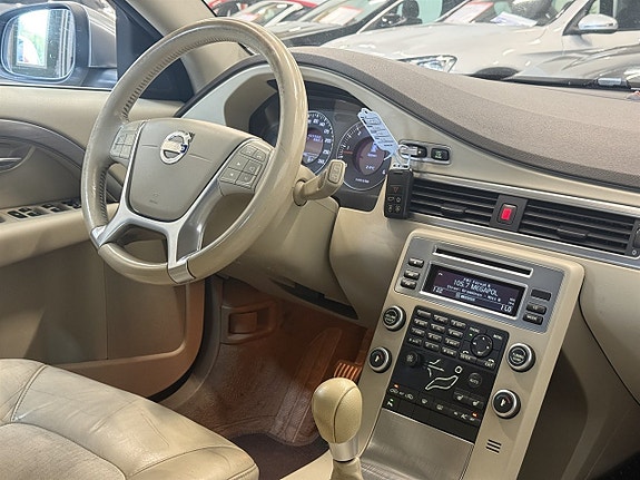 Volvo V70 11 of 22