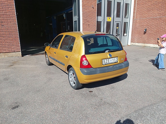 Renault Clio 2 of 6