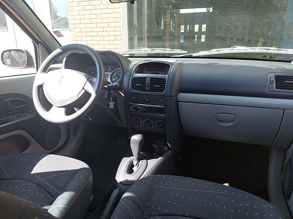 Renault Clio 3 of 6