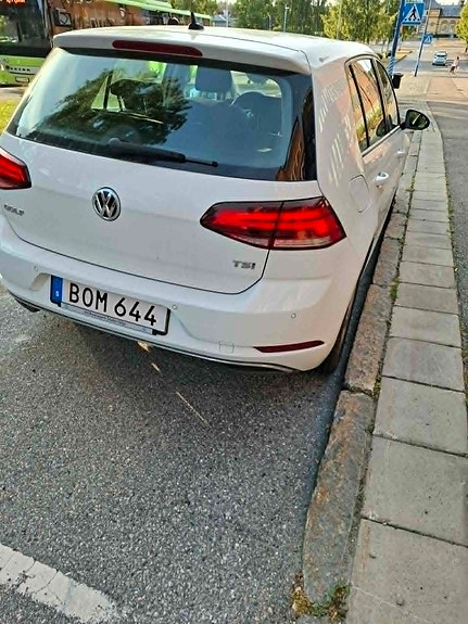 Volkswagen Golf VII 2 of 9