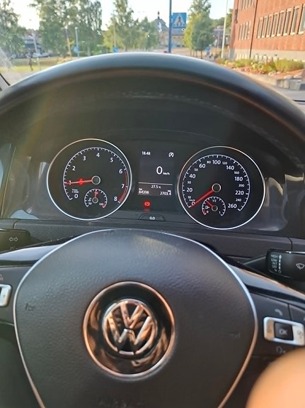 Volkswagen Golf VII 3 of 9
