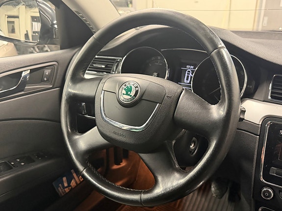 Skoda Superb 9 of 14