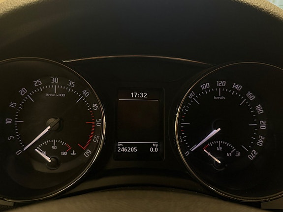 Skoda Superb 13 of 14