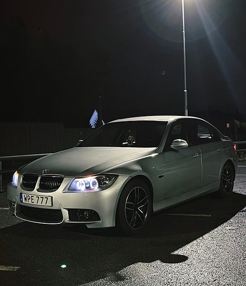 BMW 320i 3 of 17