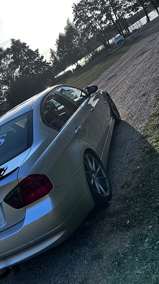 BMW 320i 11 of 17