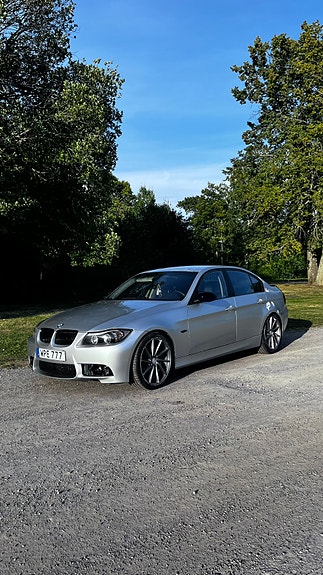 BMW 320i 10 of 17
