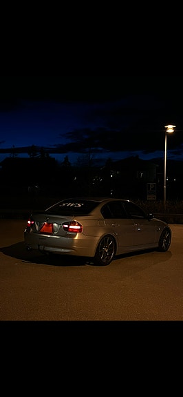 BMW 320i 4 of 17