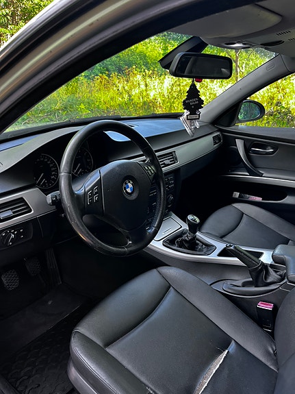 BMW 320i 13 of 17