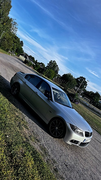 BMW 320i 5 of 17