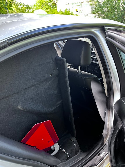 BMW 320i 16 of 17
