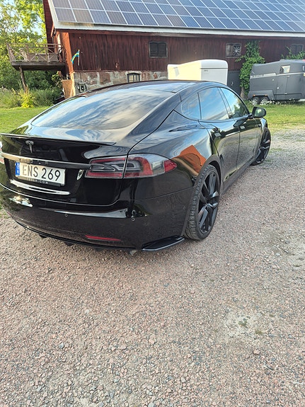 Tesla Model S 2 of 8