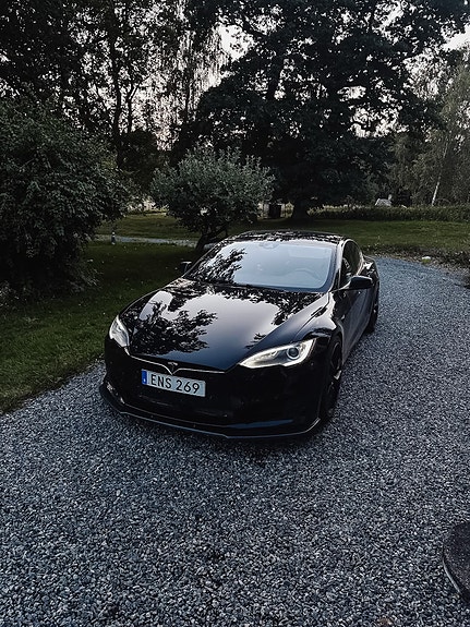 Tesla Model S 5 of 8