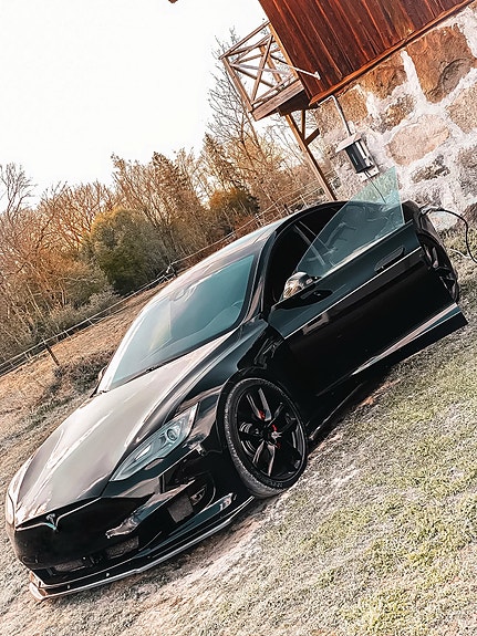 Tesla Model S 3 of 8