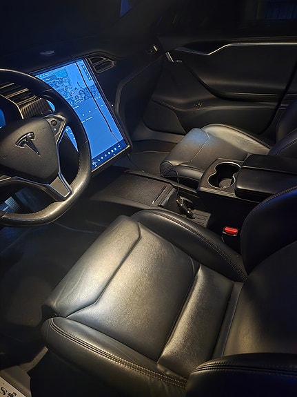 Tesla Model S 7 of 8