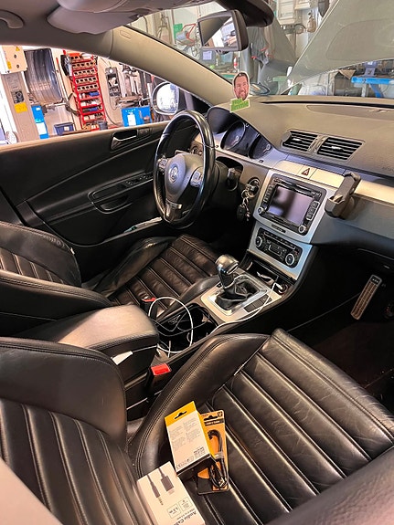 Volkswagen Passat 2 of 4
