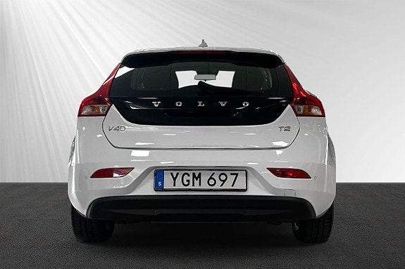 Volvo V40 2 of 6