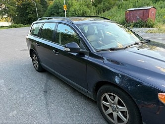 Volvo V70 2 of 9