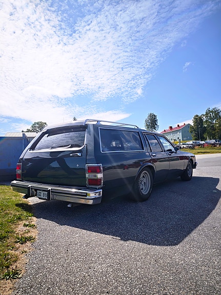 Chevrolet Caprice 3 of 7