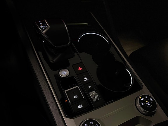 Volkswagen Touareg 17 of 30