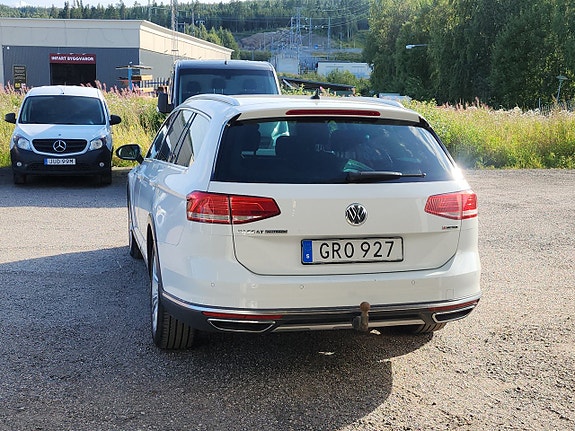 Volkswagen Passat Alltrack 7 of 12