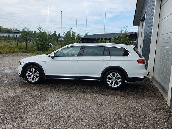 Volkswagen Passat Alltrack 9 of 12