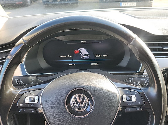 Volkswagen Passat Alltrack 2 of 12