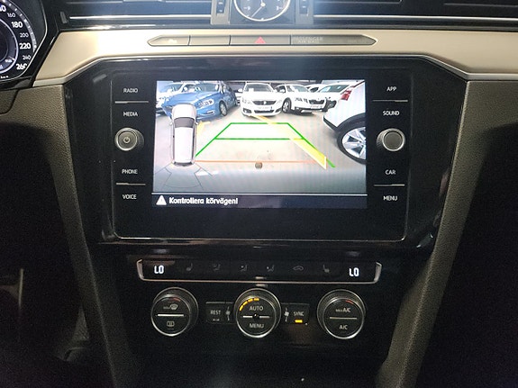 Volkswagen Passat Alltrack 5 of 12