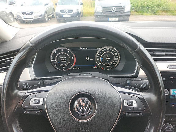 Volkswagen Passat Alltrack 3 of 12