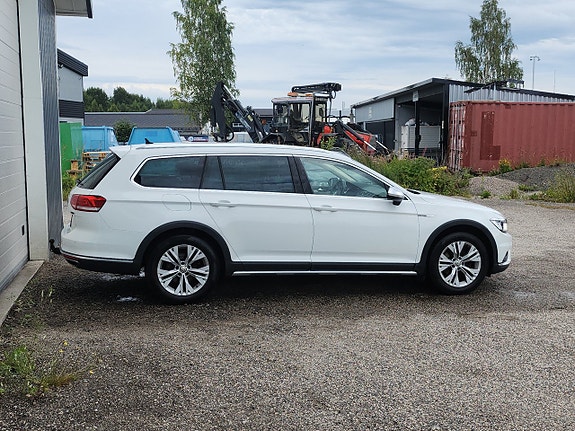 Volkswagen Passat Alltrack 11 of 12