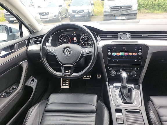 Volkswagen Passat Alltrack 4 of 12