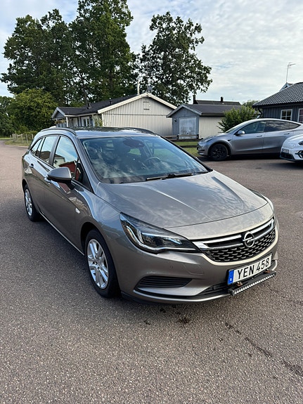 Opel Astra 2 of 12