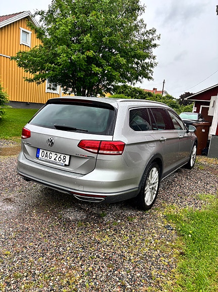Volkswagen Passat Alltrack 3 of 5