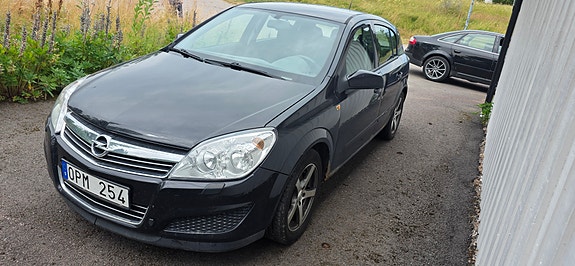Opel Astra 2 of 11