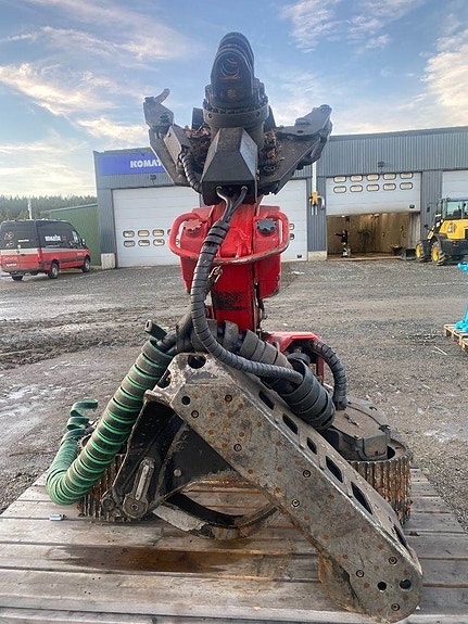 Komatsu S132 2 of 4