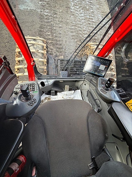 Komatsu 901 6 of 7