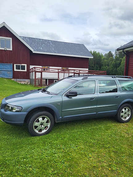 Volvo XC70 2 of 4