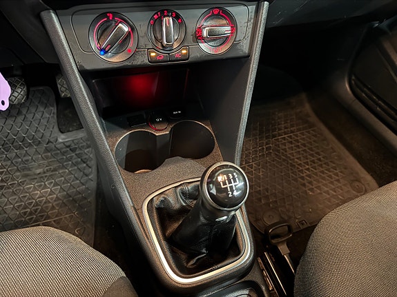 Volkswagen Polo 12 of 17