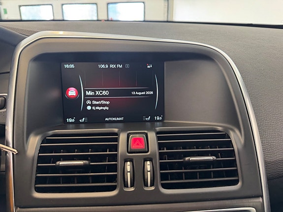 Volvo XC60 11 of 14